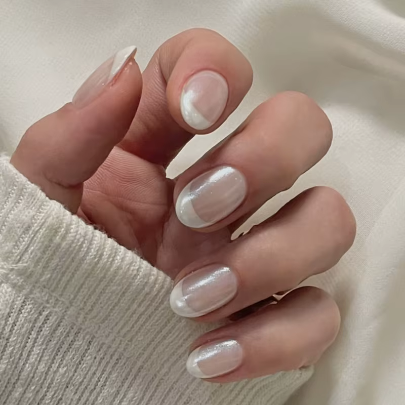 Faux ongles amande bleu nacré effet aurore brillant, style été français, prêts à poser et détachables
