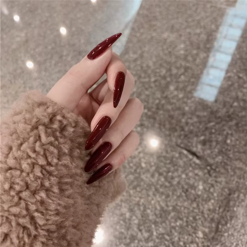 24 pièces ongles artificiels rouge vin portable avec colle faux
