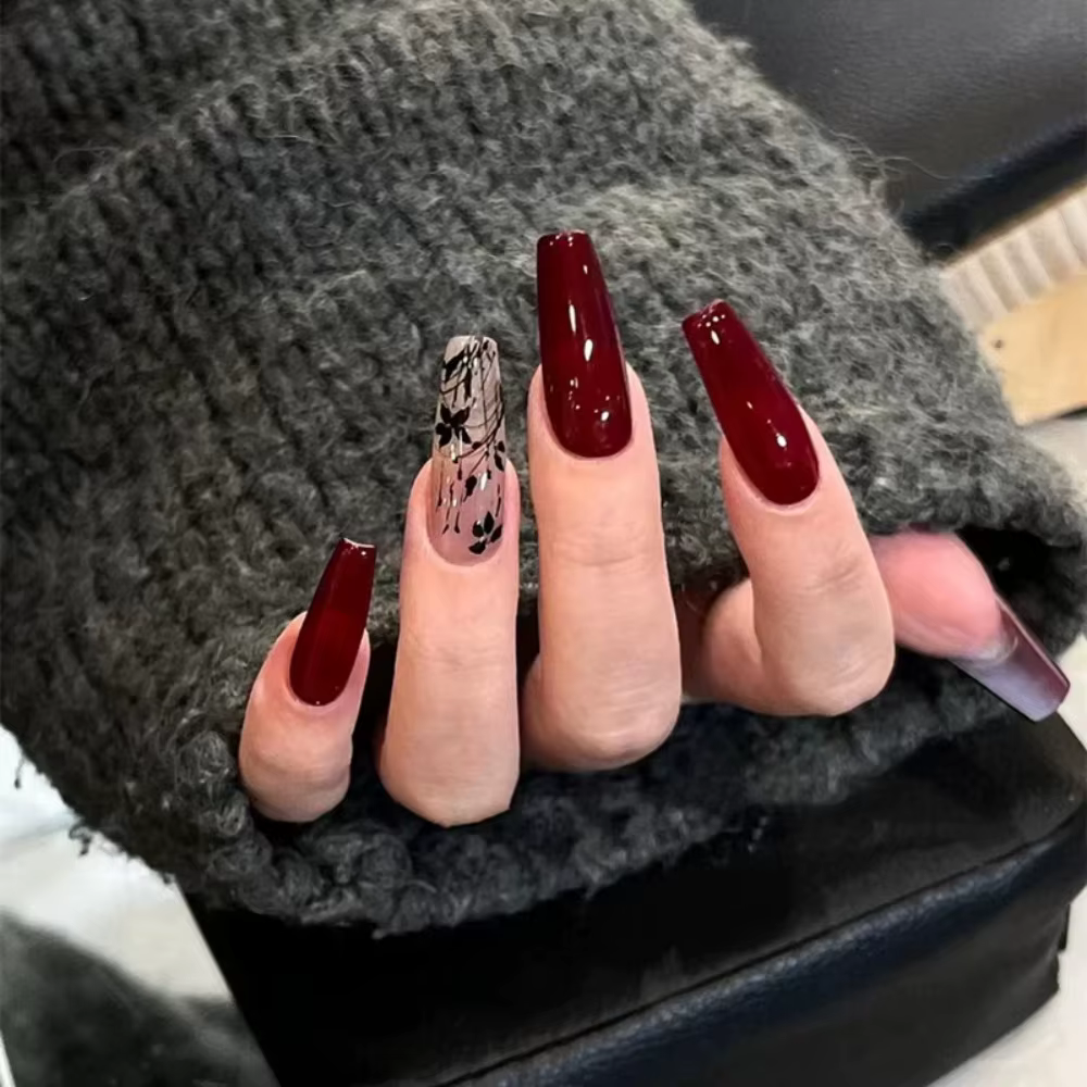 Faux ongles français longs de forme trapézoïdale