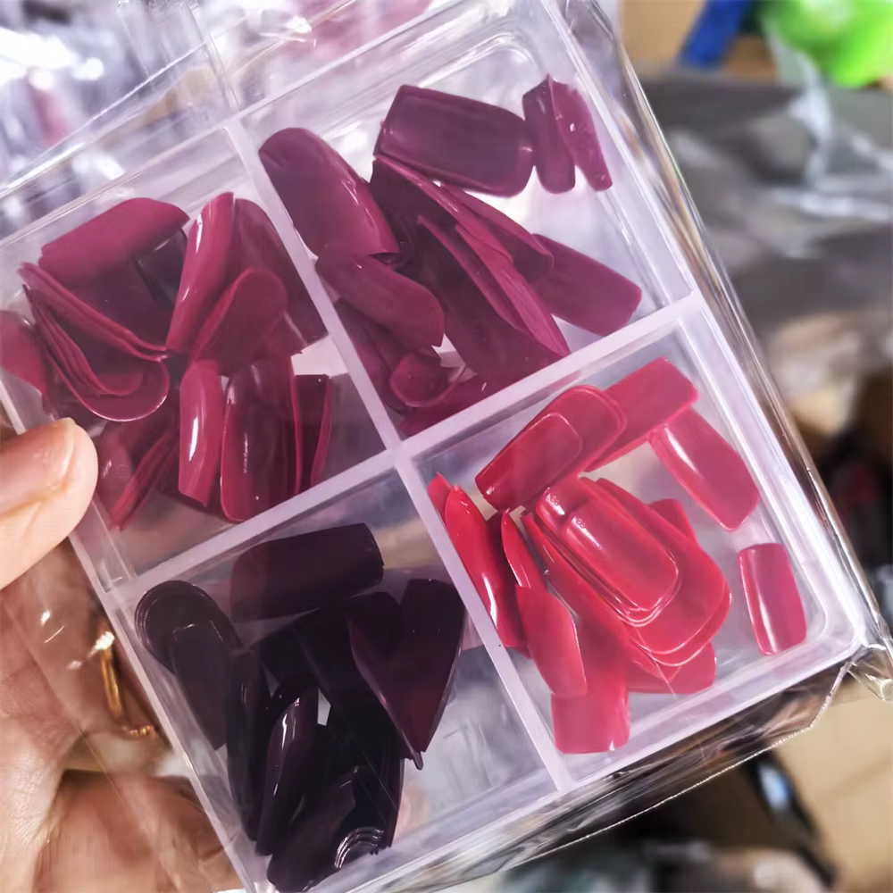 96 faux ongles courts en forme de cercueil