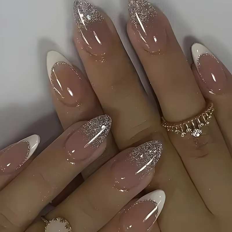 24 faux ongles en forme d'amande de taille moyenne