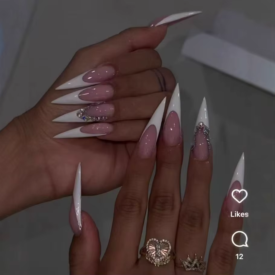 24 pièces Spice Girls faux ongles Simple blanc français avec des diamants scintillants longue Stiletto presse