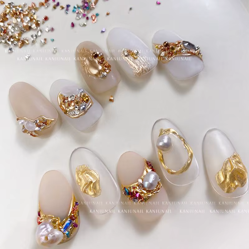1 boîte de petits ornements d'ongles en matériau Vintage