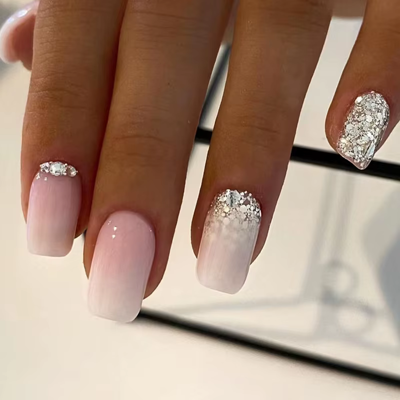 Faux ongles français colorés de printemps