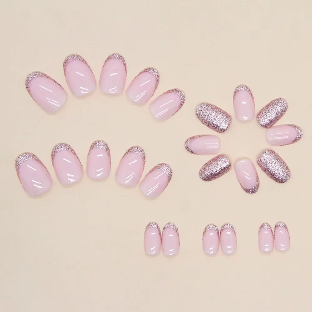 Faux ongles pailletés à base d'amande pour femme