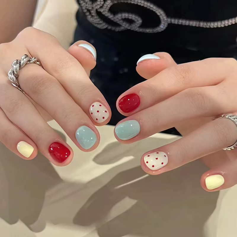 24 faux ongles collés, mignons