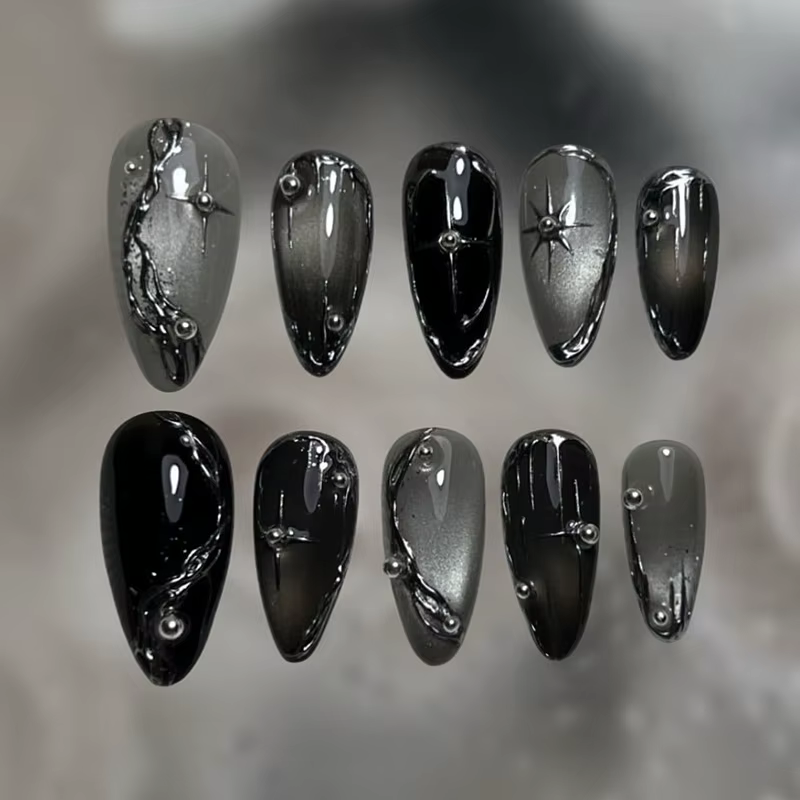 24 faux ongles noirs Y2K longs avec design tête d'amande