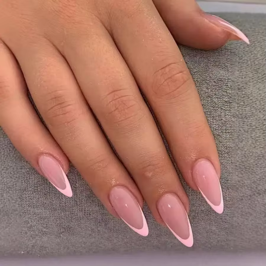 Faux ongles français en amande avec colle