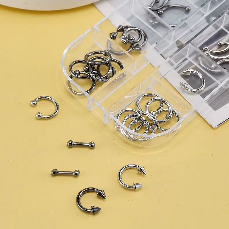 Ensemble de breloques pour ongles gothiques argentées - Décorations 3D en métal pour nail art avec croix