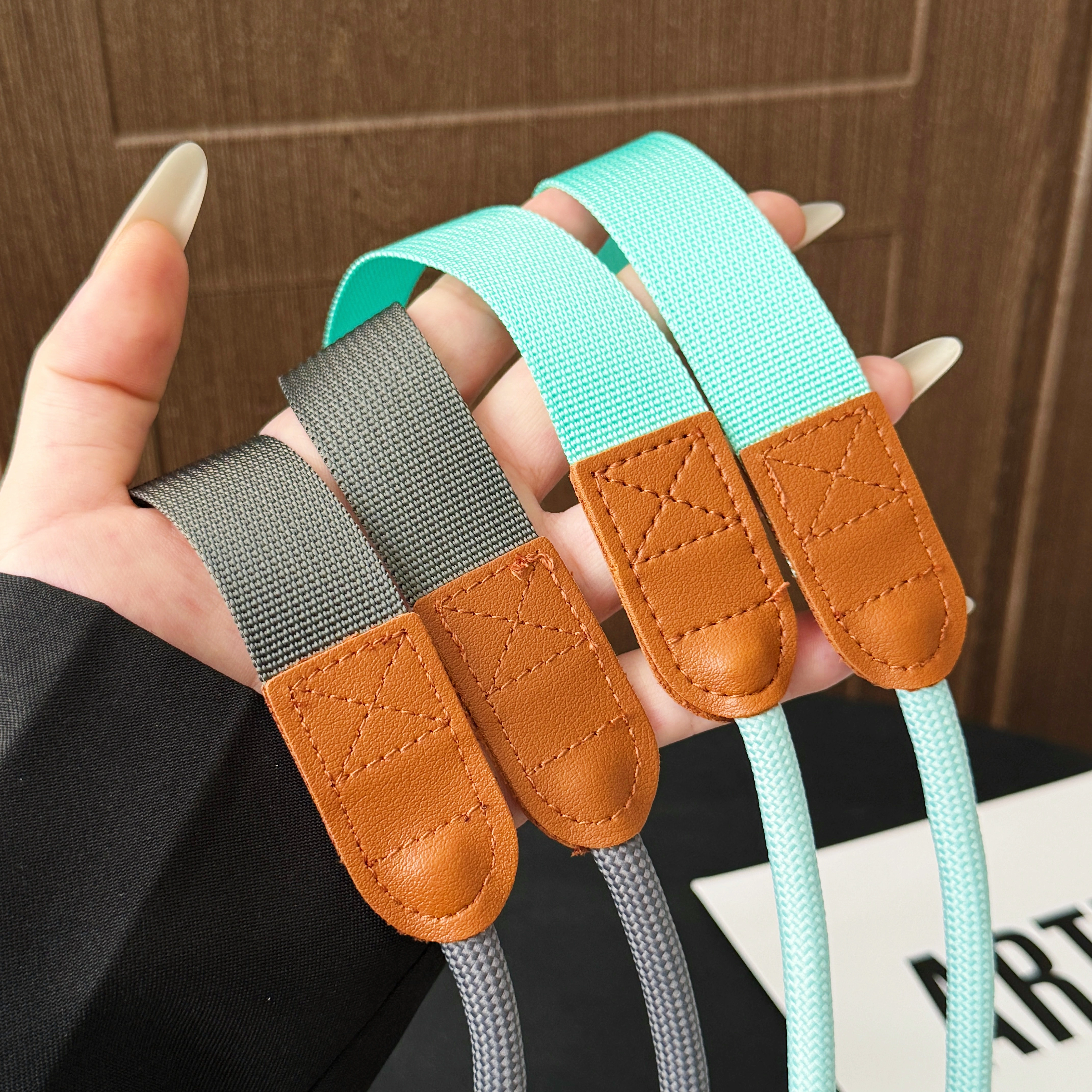 Sac d'accessoires de mode avec sangle pour téléphone portable, bandoulière diagonale, longue corde. Mini sac décoratif universel de petite taille.