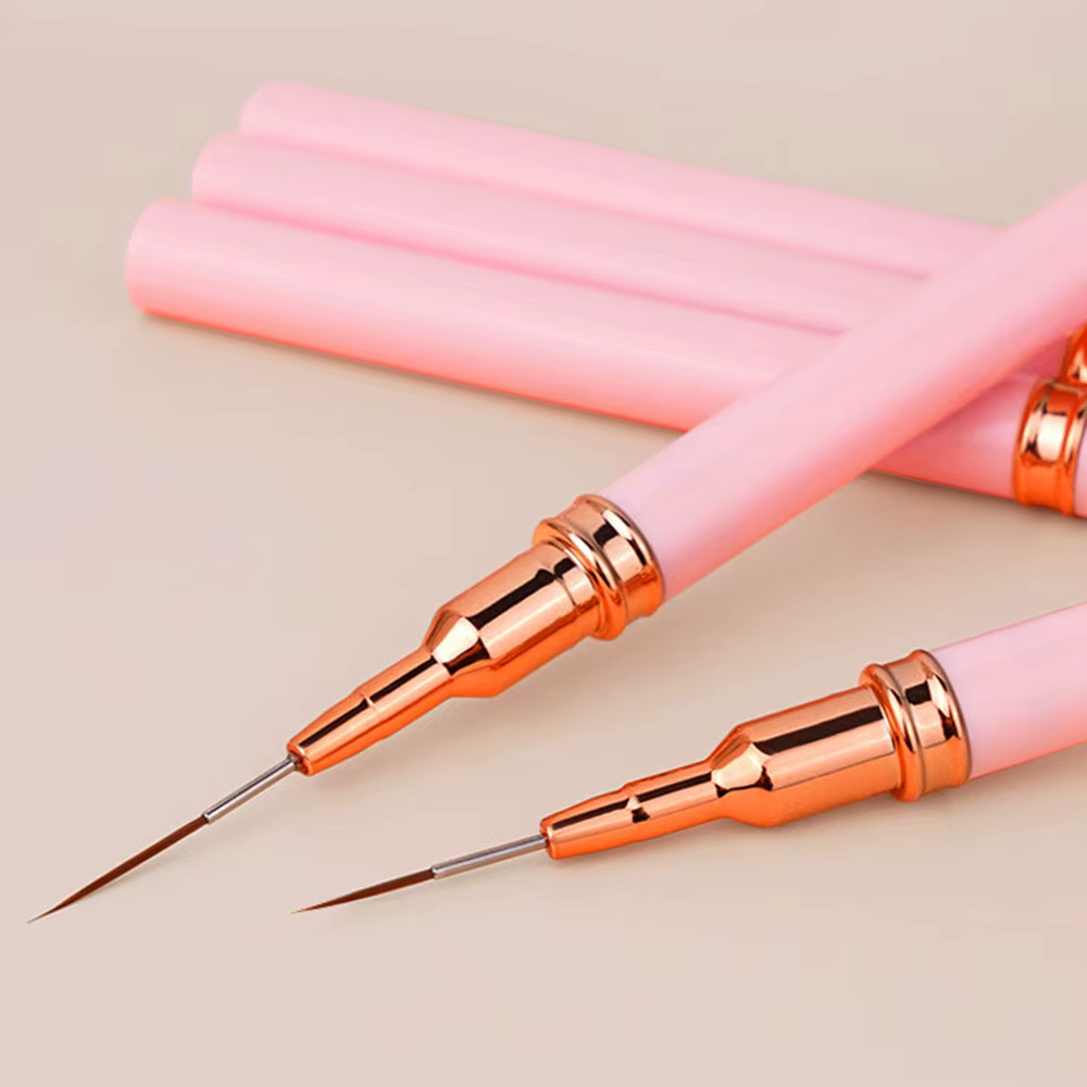 Pinceaux roses pour Nail Art