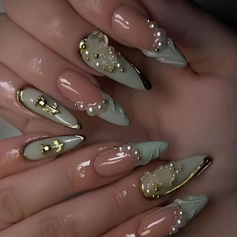Faux ongles ovales mi-longs à pression en amande bleue