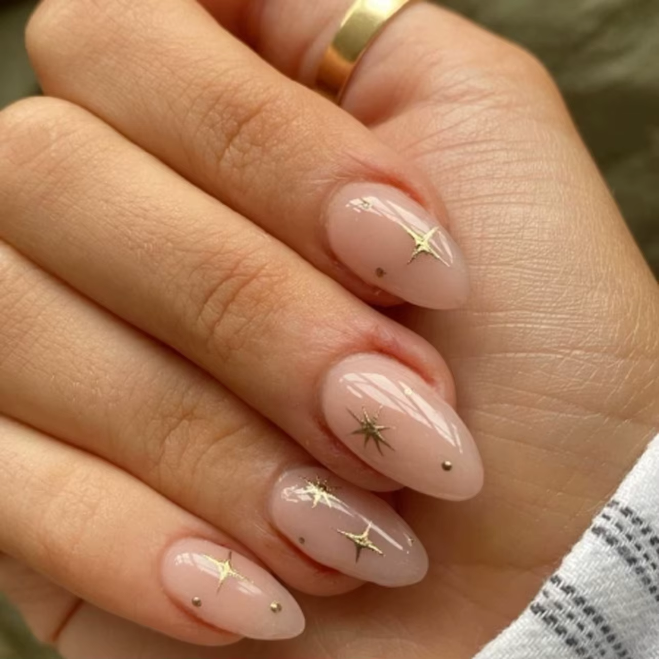 2025 Ins Simple presse sur ongles points noirs impression faux