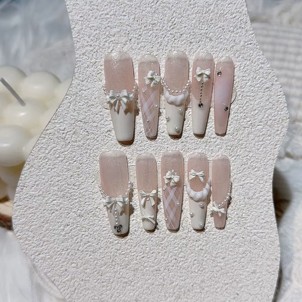 Mignon 3D perle arc français à la main presse sur les ongles doux jupe à carreaux Ballet longue Nail Art