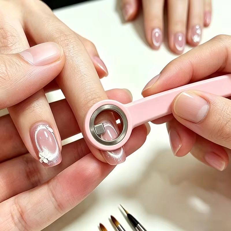 Anneau à ongles avec aimant