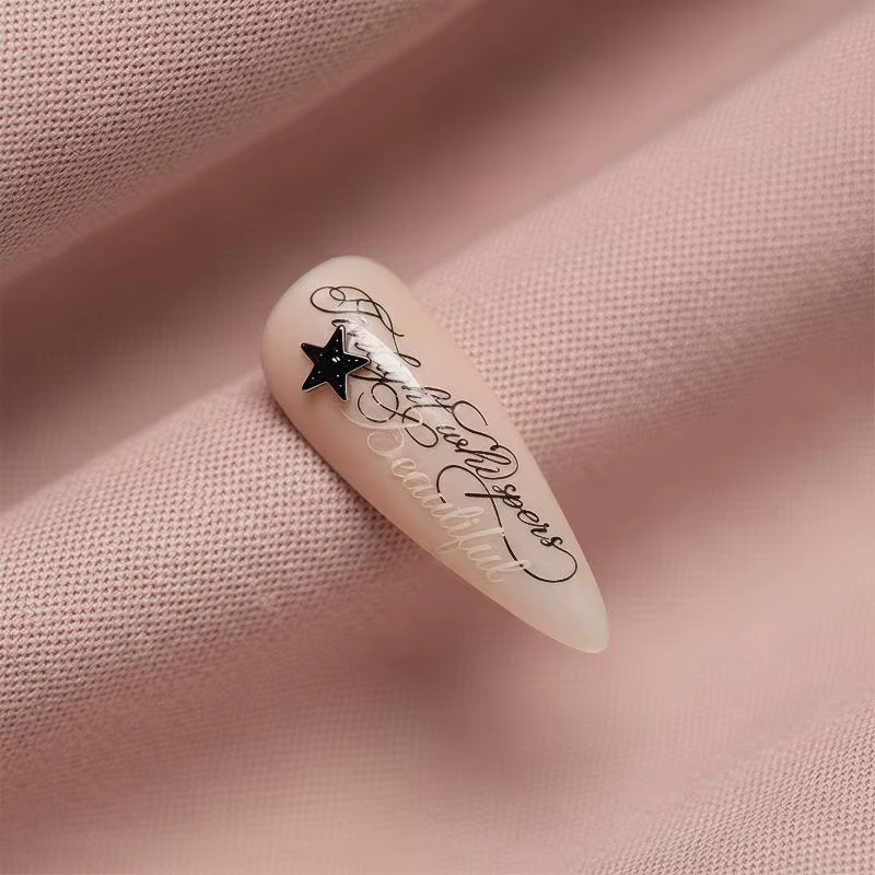 Autocollants pour ongles en lettres anglaises noires et blanches
