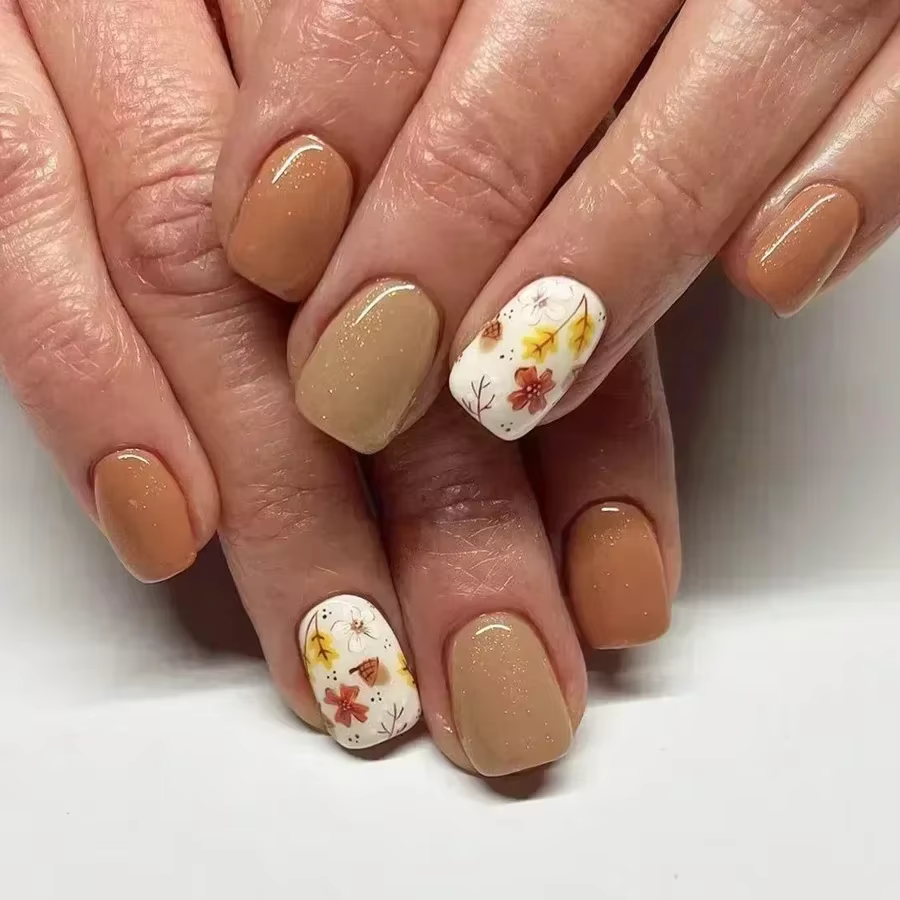 Faux ongles carrés courts en forme de fleur ambre