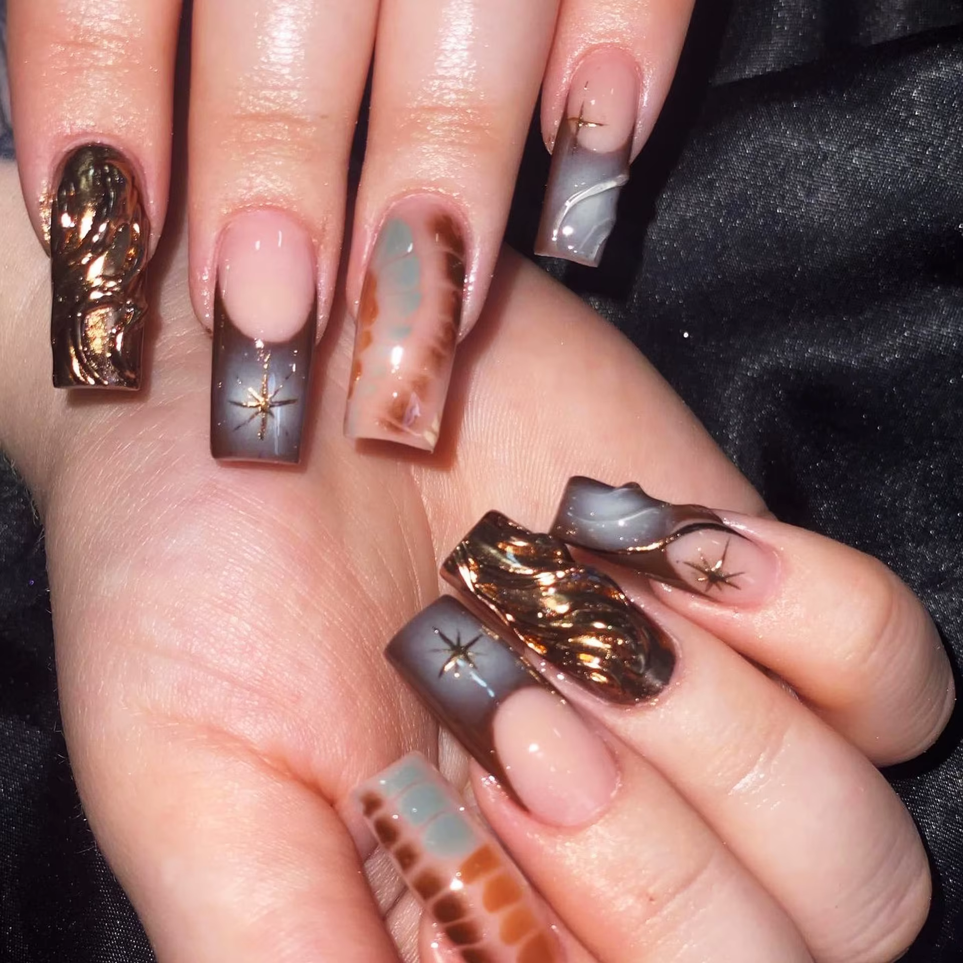 Faux ongles français avec ombrage d'étoiles 3D
