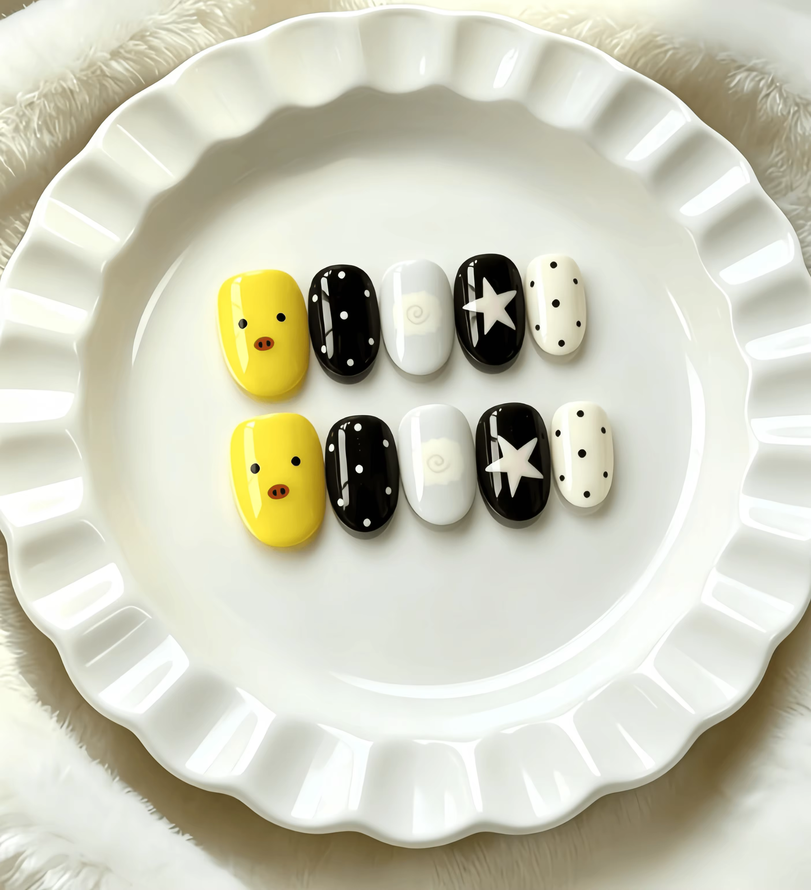 10 faux ongles courts à motifs de petits canards jaunes
