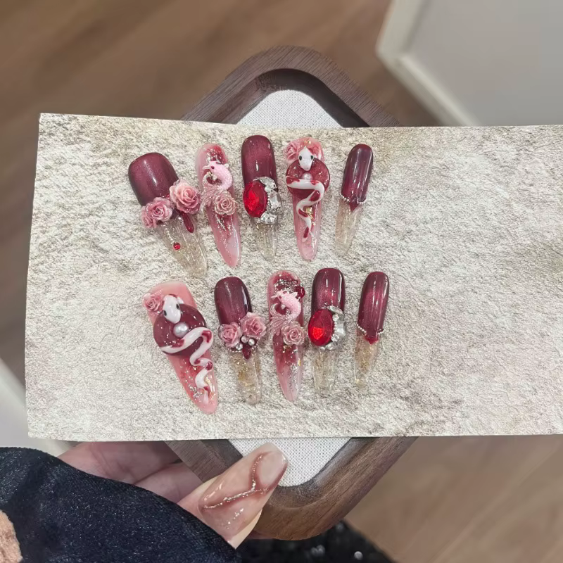 Ongles aiguilles faits à la main