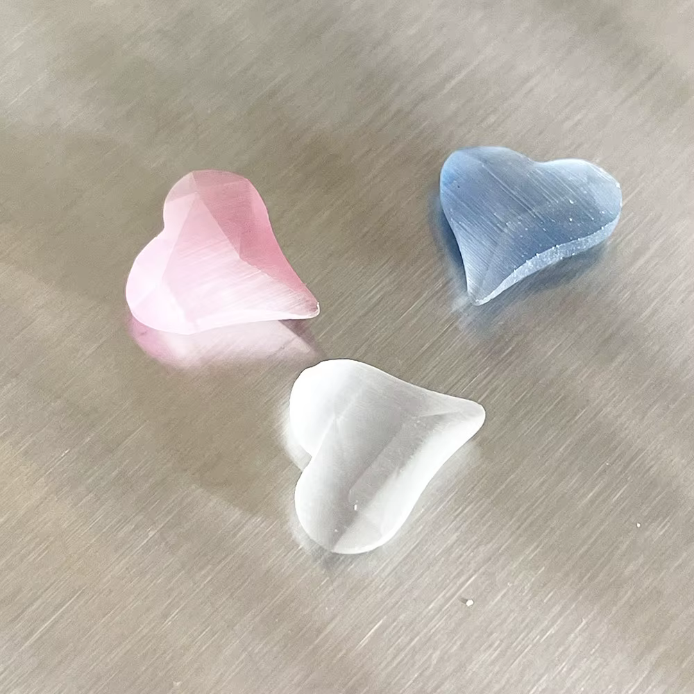 Frozen Love- Chill Cold Vibe Coeur Cristal K9 Oeil de chat de haute qualité Diamants en forme de cœur tordu Frost Light