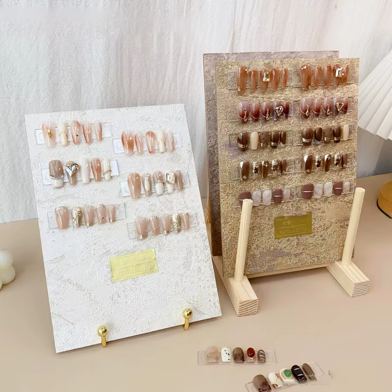 Présentoir de faux ongles pour la pratique du nail art
