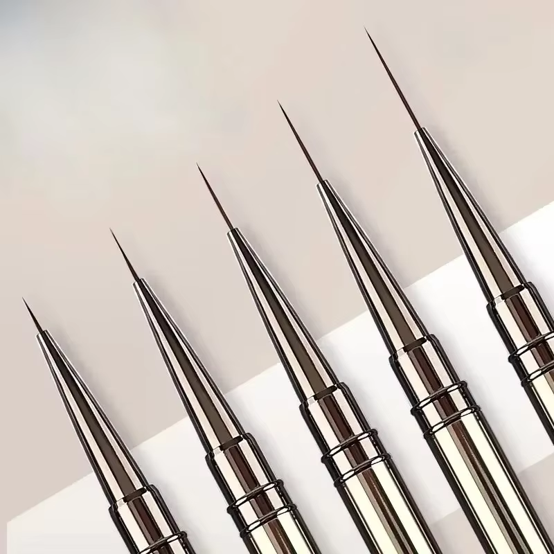 Pinceaux pour revêtement d'ongles