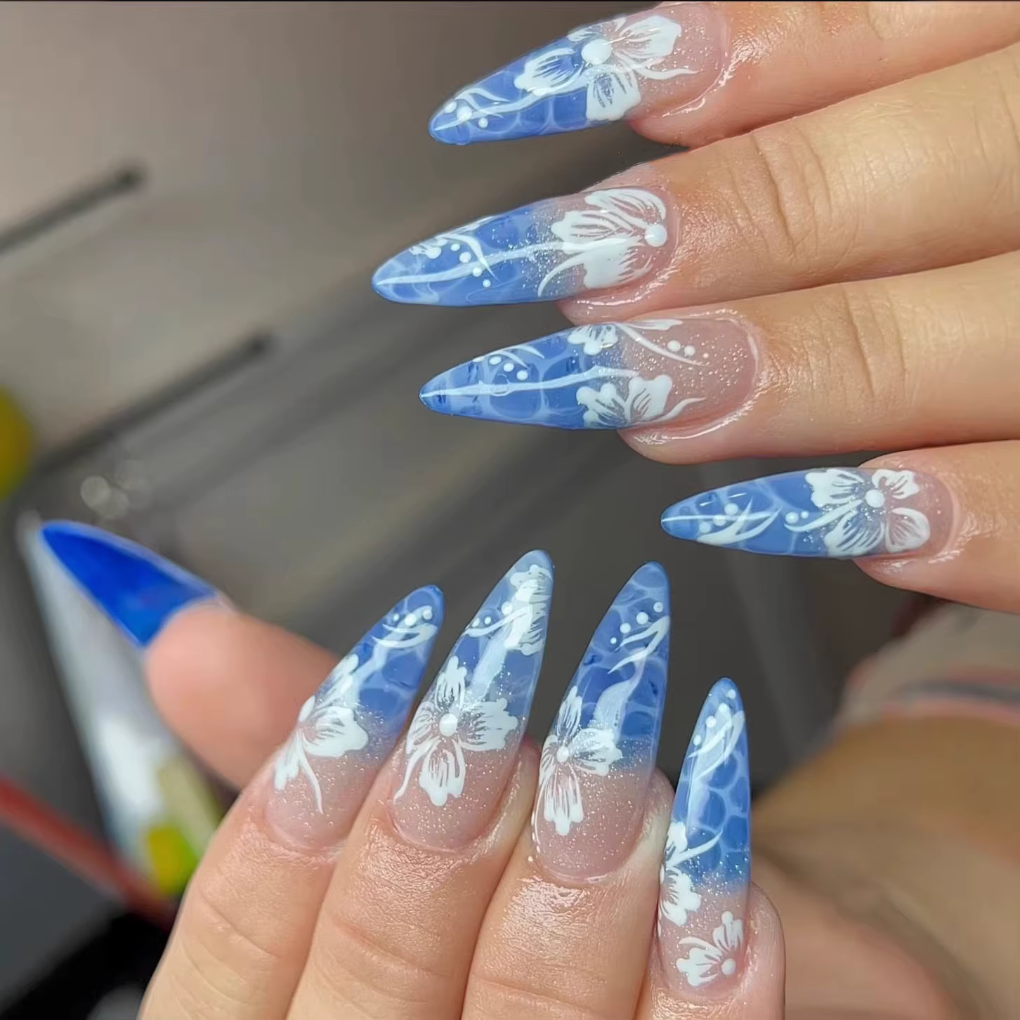 Faux ongles cercueil mi-longs