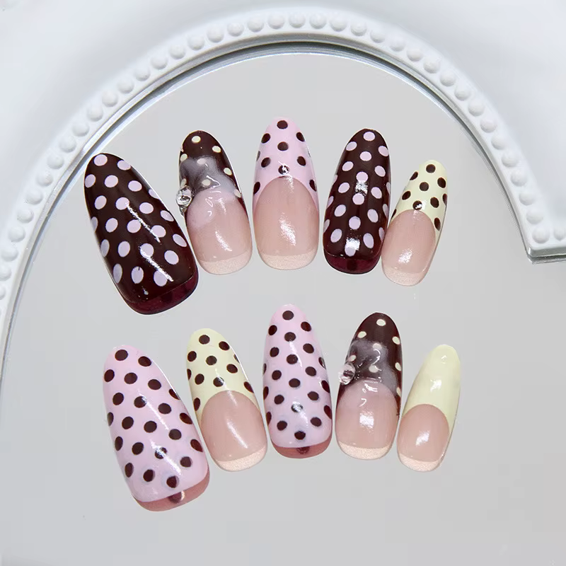 Faux ongles à presser en amande