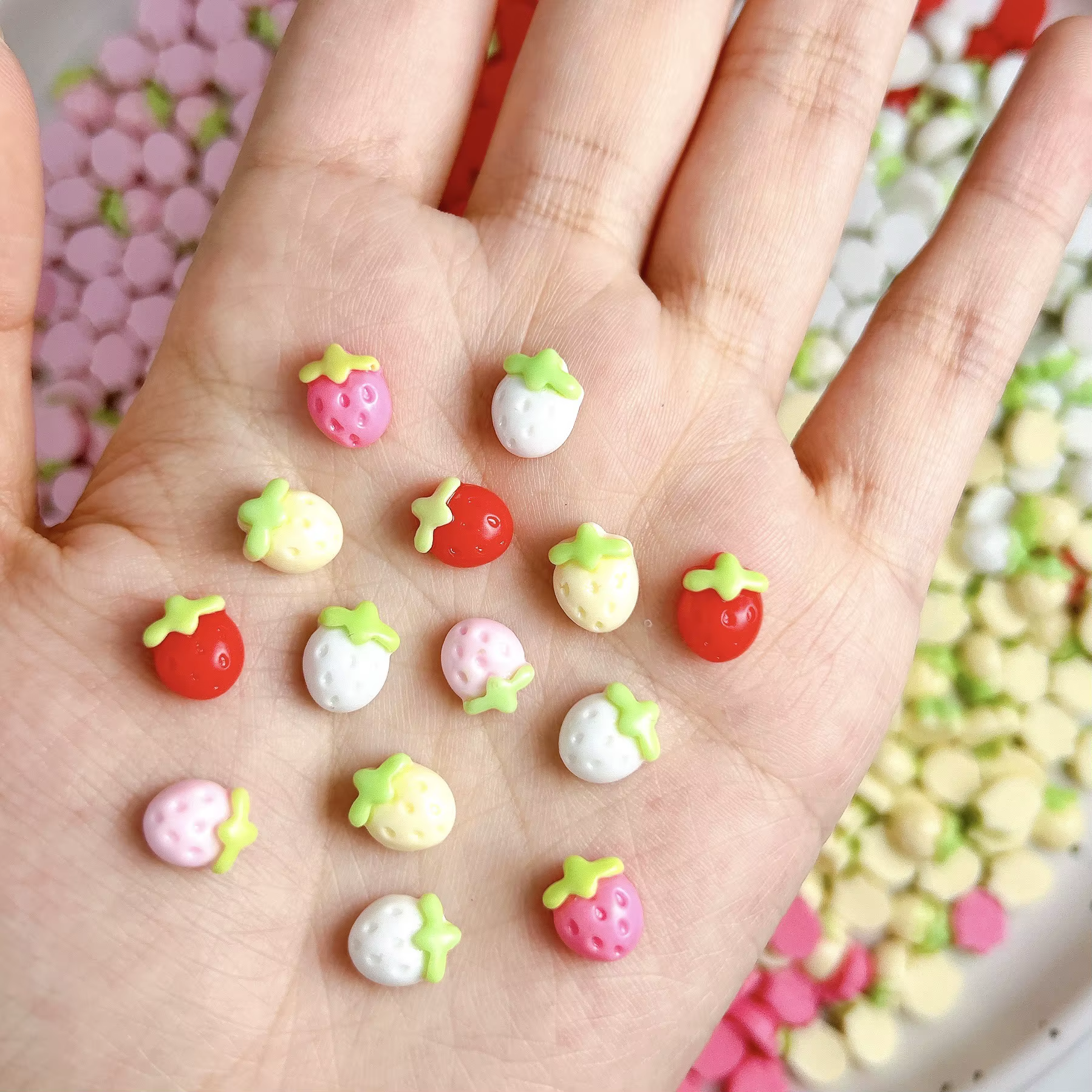 20 pièces douce fraise Nail Art accessoires 3D Flatback dessin animé résine ongles breloques pour bricolage automne