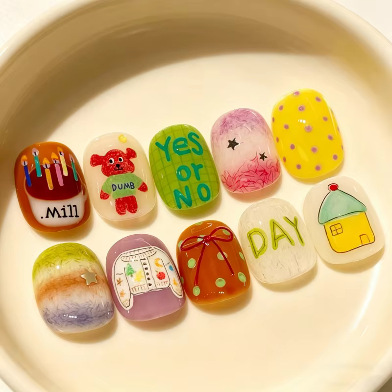 30 faux ongles uniques et tendance