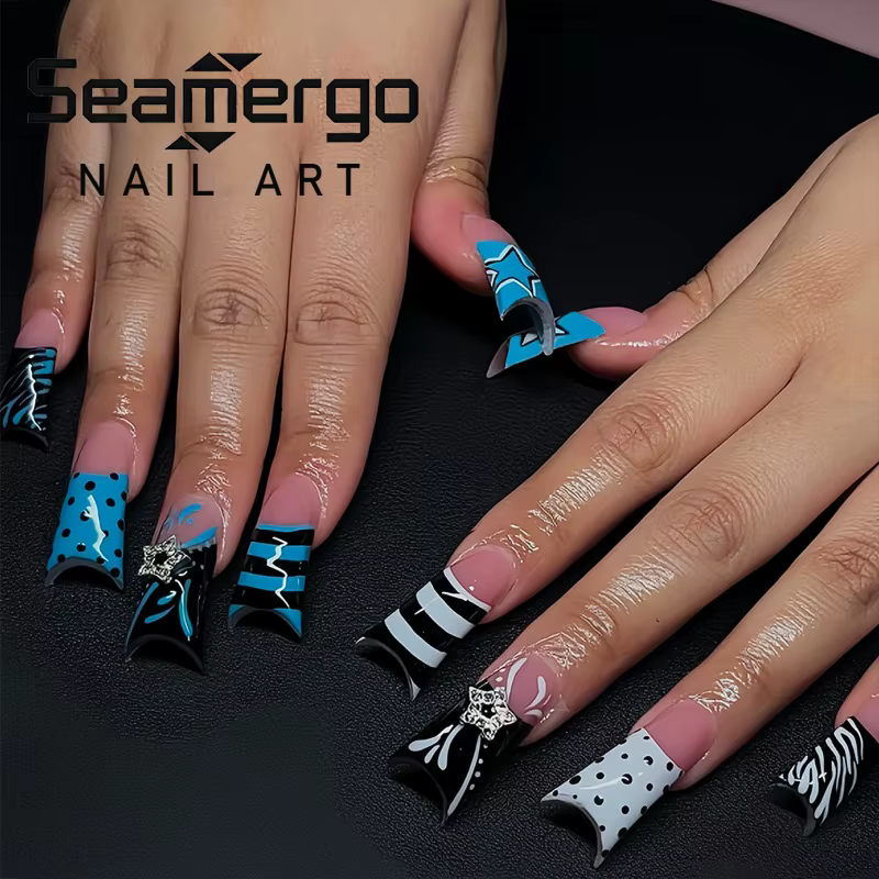 24 faux ongles bleus et noirs à blocs de couleur