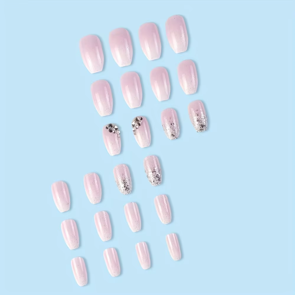 24 faux ongles carrés courts en forme de cercueil avec colle