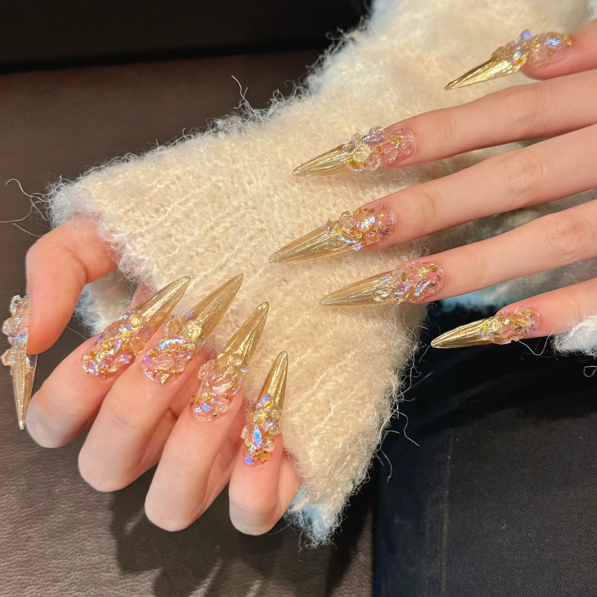 Faux ongles Stiletto en or brillant fait à la main