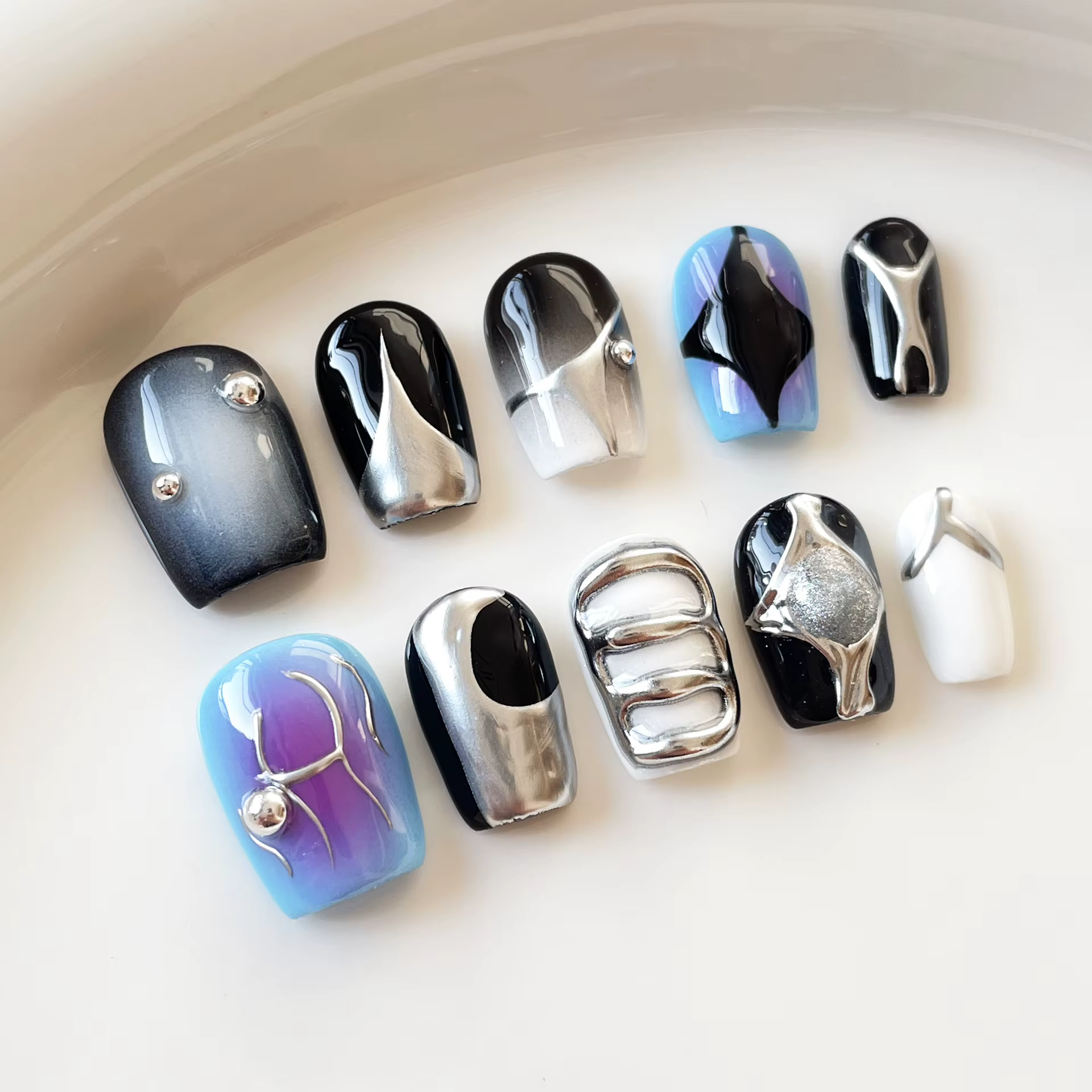 10 faux ongles courts carrés faits à la main avec design 3D