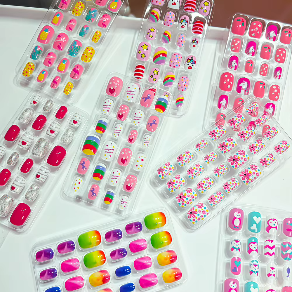 8 boîtes (192 pièces) de faux ongles à presser pour enfants