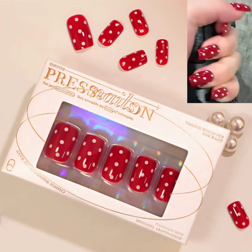 Faux ongles rouge brillant de style japonais coréen pour femme