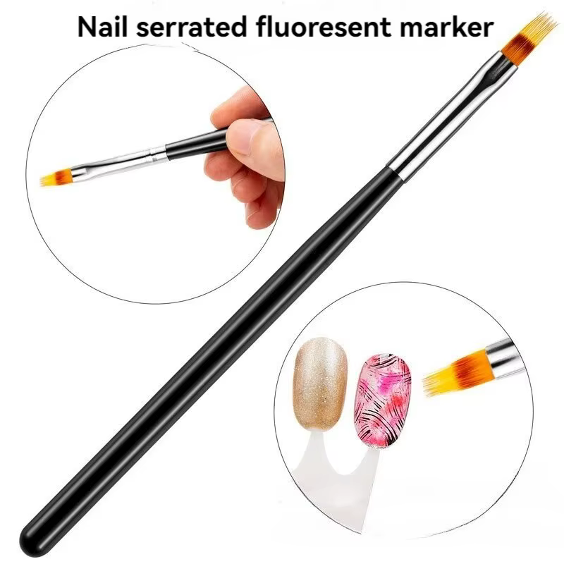 Pinceau à ongles dentelé