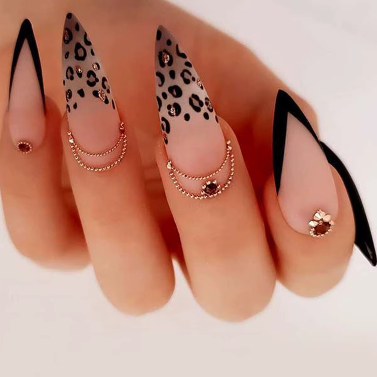 Faux ongles français avec imprimé léopard