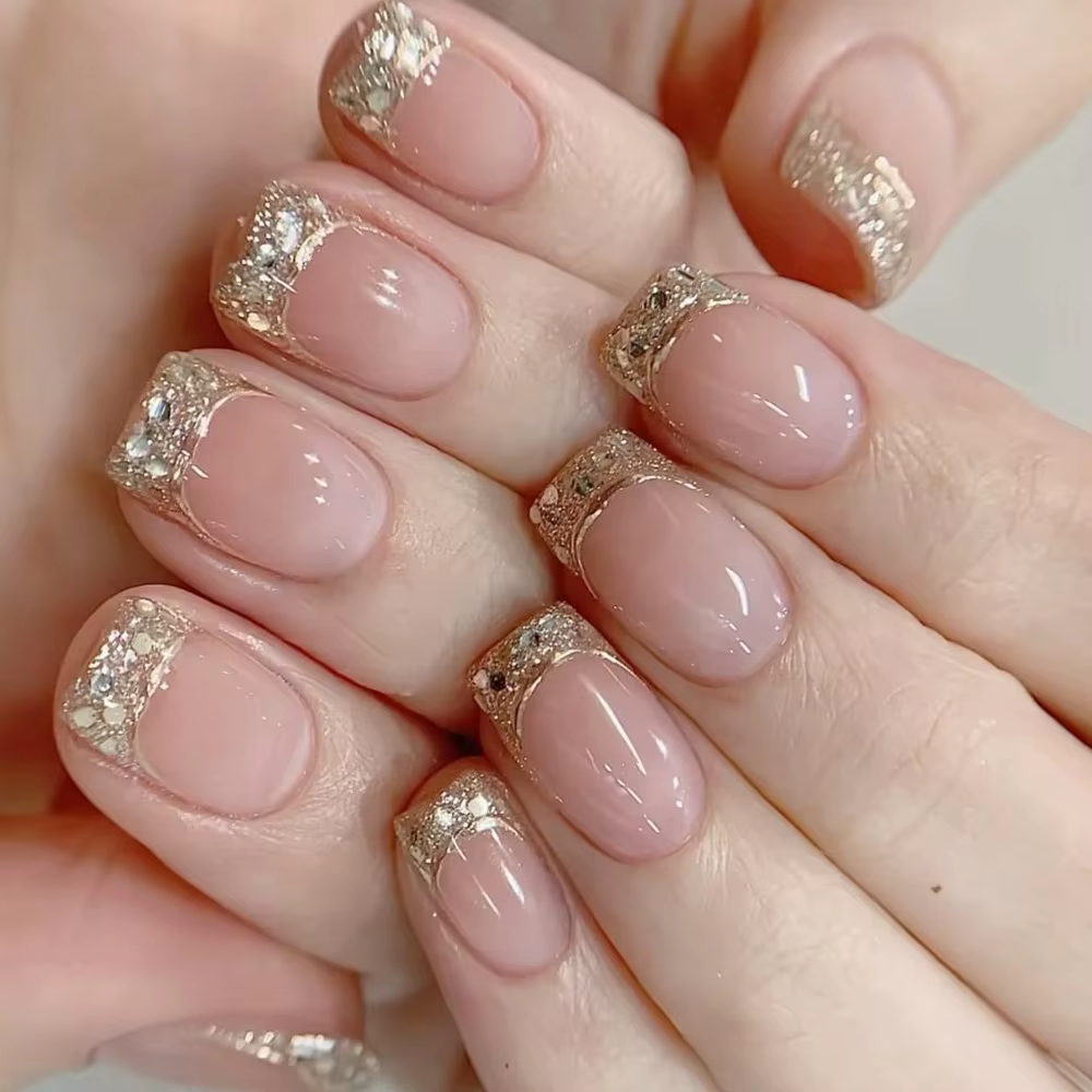 Faux ongles français simples avec colle