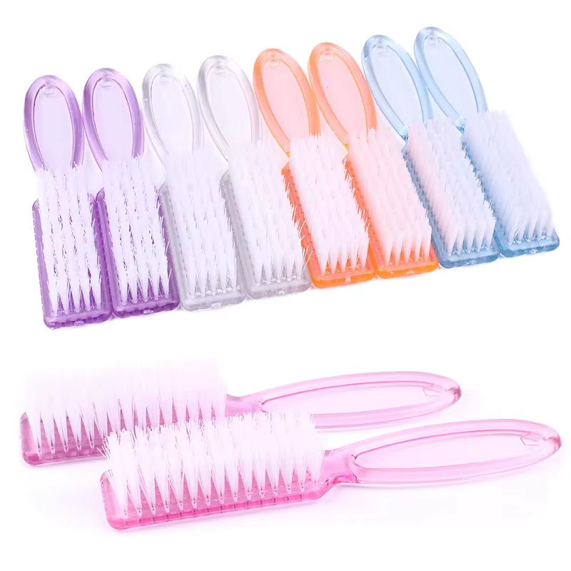 Brosse à ongles longue pour nettoyer les ongles