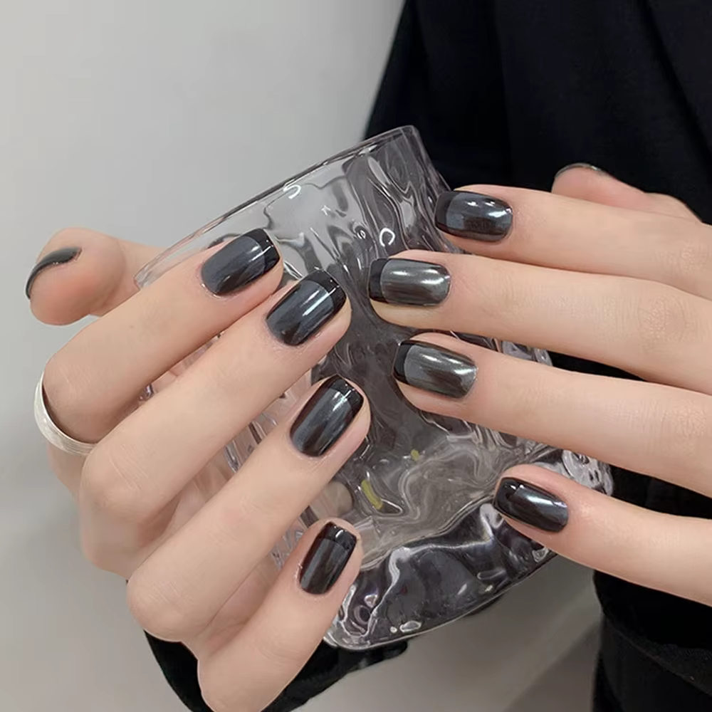 Poudre à ongles chromée noire brillante