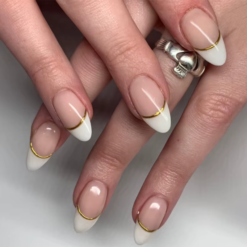 Faux ongles courts en forme d'amande