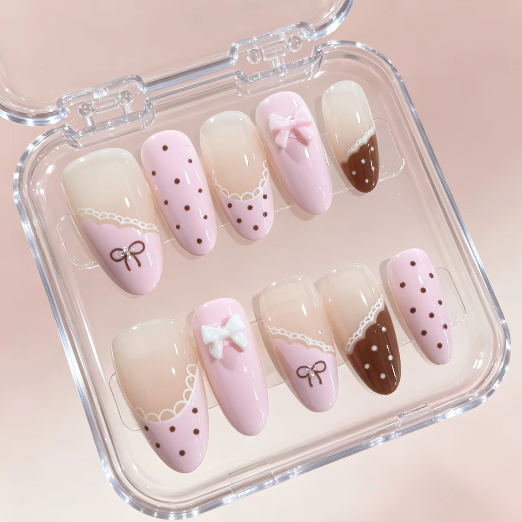 10 faux ongles en forme d'amande pressés à la main