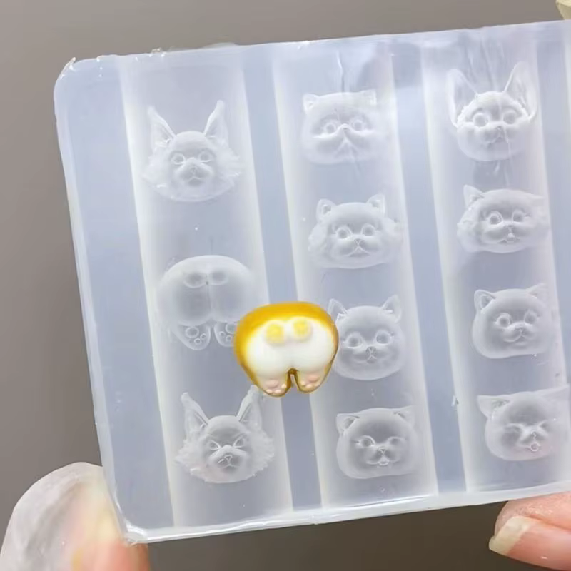 Moules pour Nail Art sur le thème des animaux de dessin animé