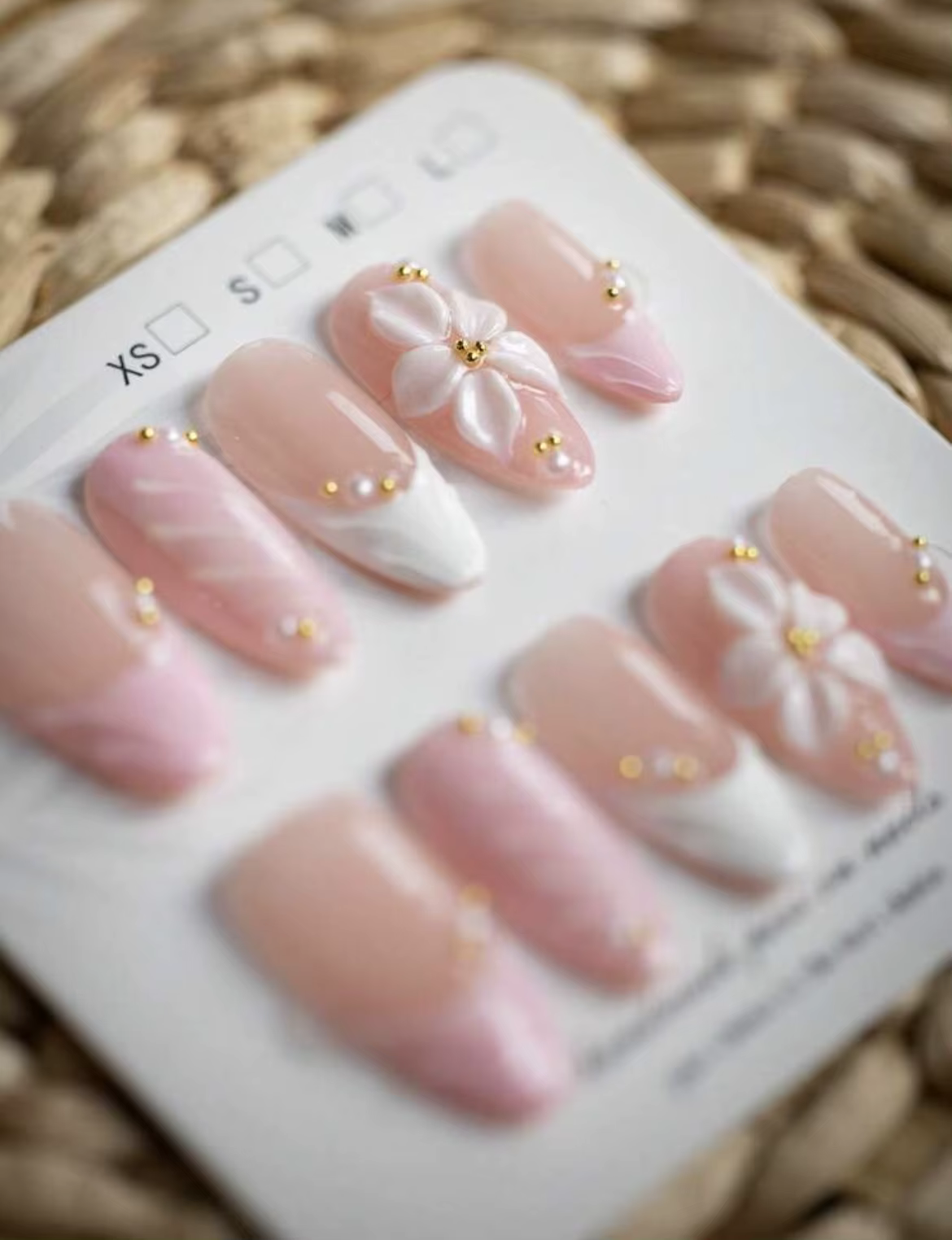 10 faux ongles faits à la main en forme d'amande