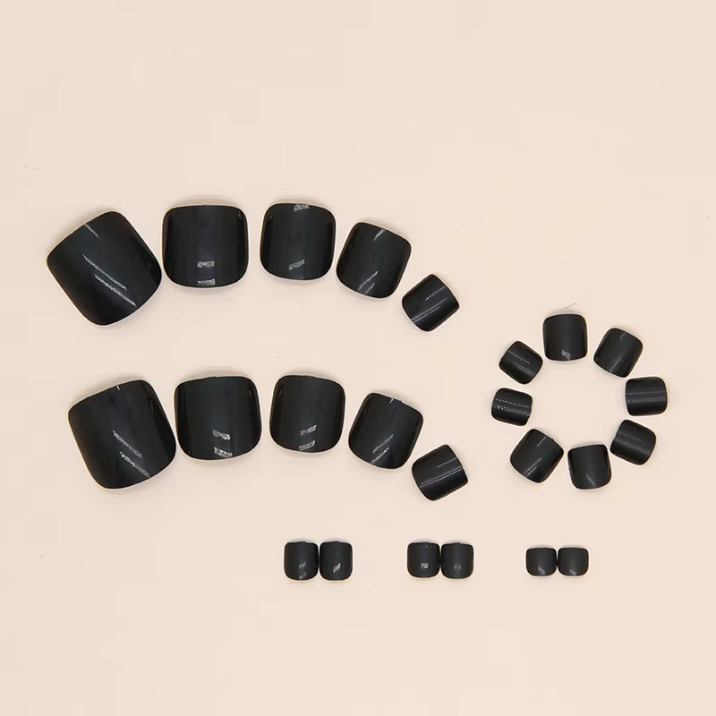 Faux ongles noirs brillants