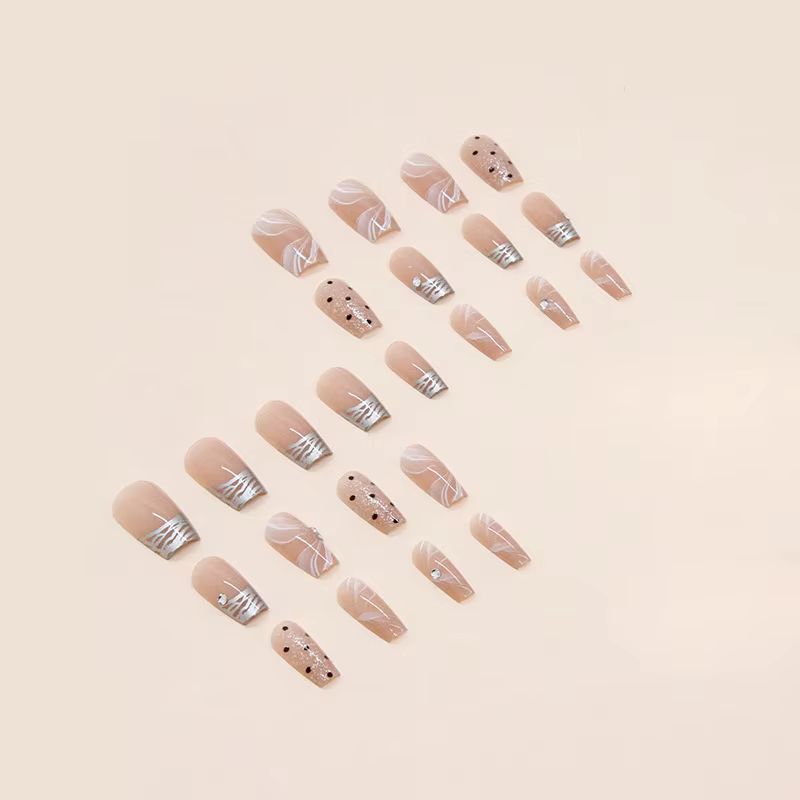 24 faux ongles argentés style français vintage