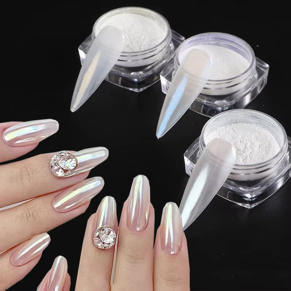 Poudre à ongles effet perle blanche claire