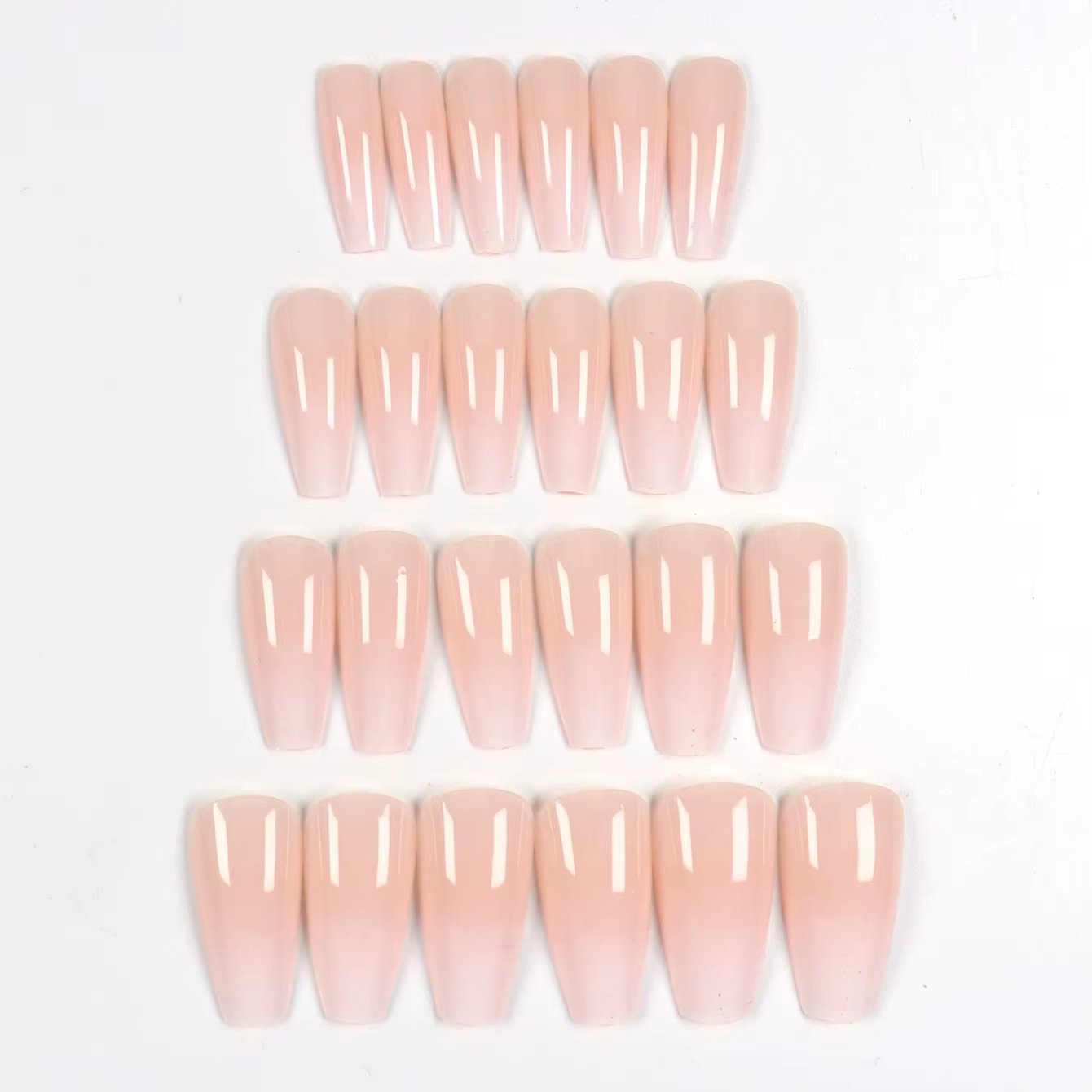 24 faux ongles avec 1 colle à ongles et 1 lime à ongles